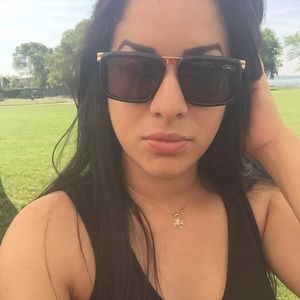 Meet your Posher, Alix